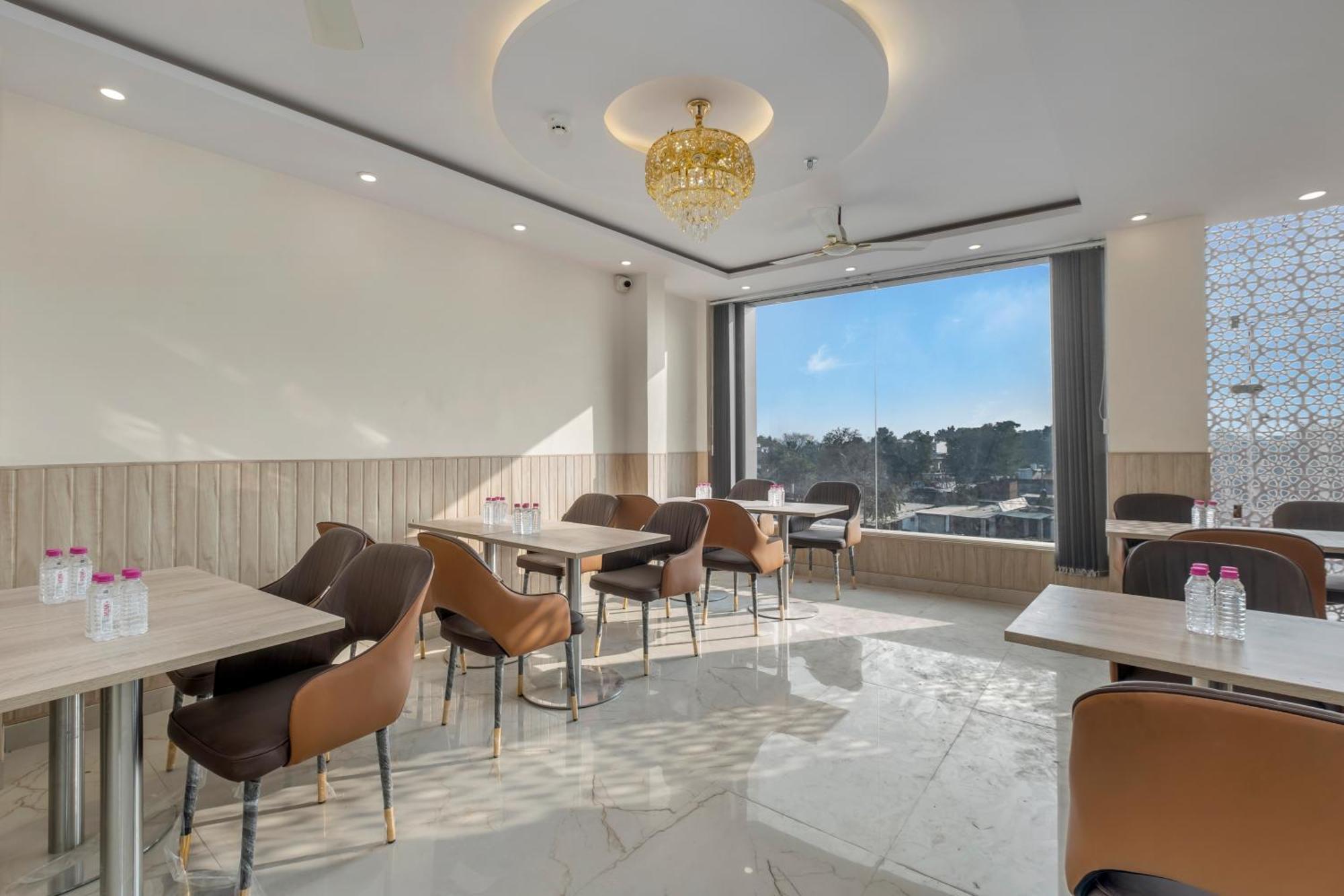 Hotel Sudarshan Ayodhya ภายนอก รูปภาพ