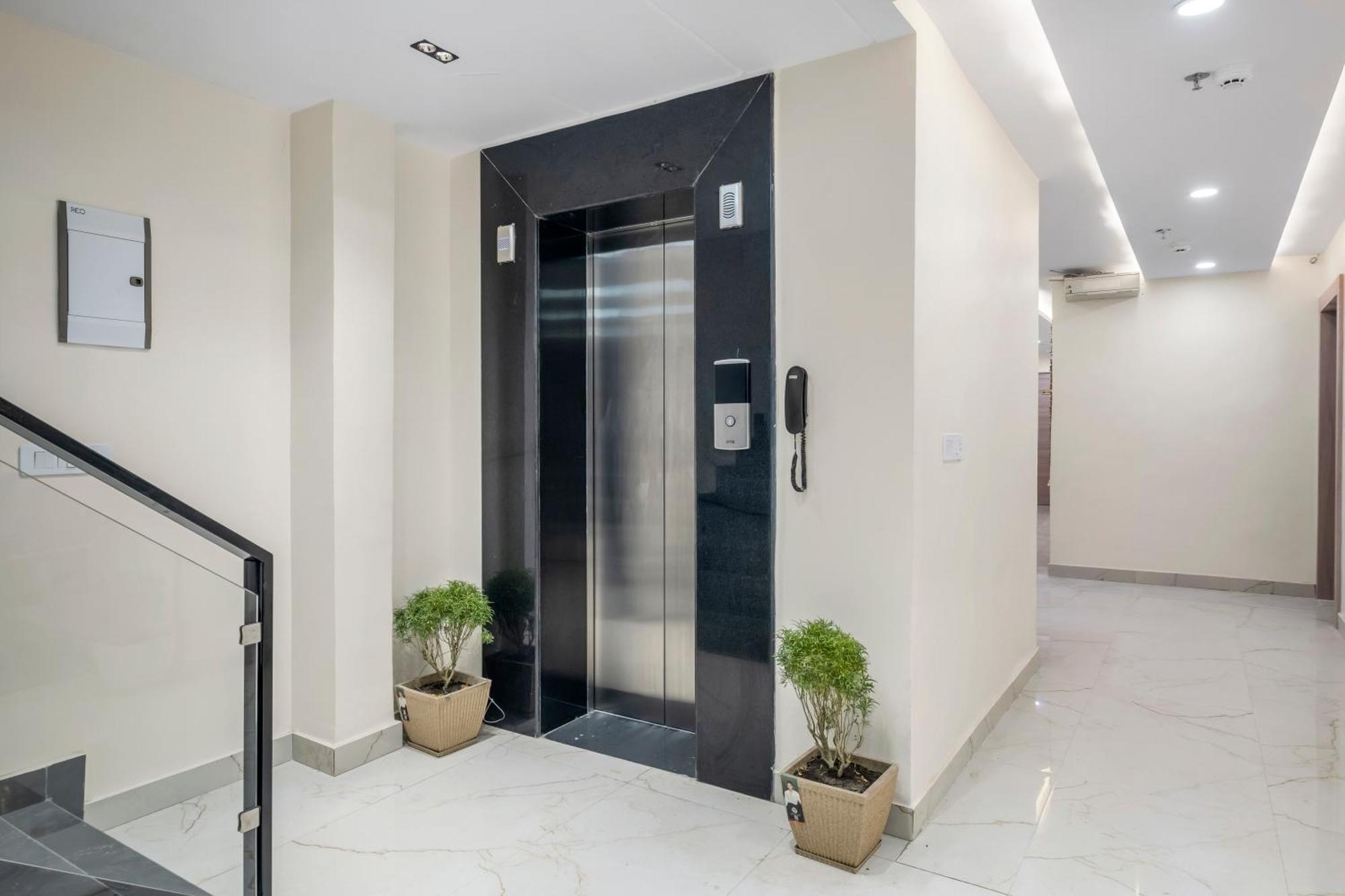 Hotel Sudarshan Ayodhya ภายนอก รูปภาพ