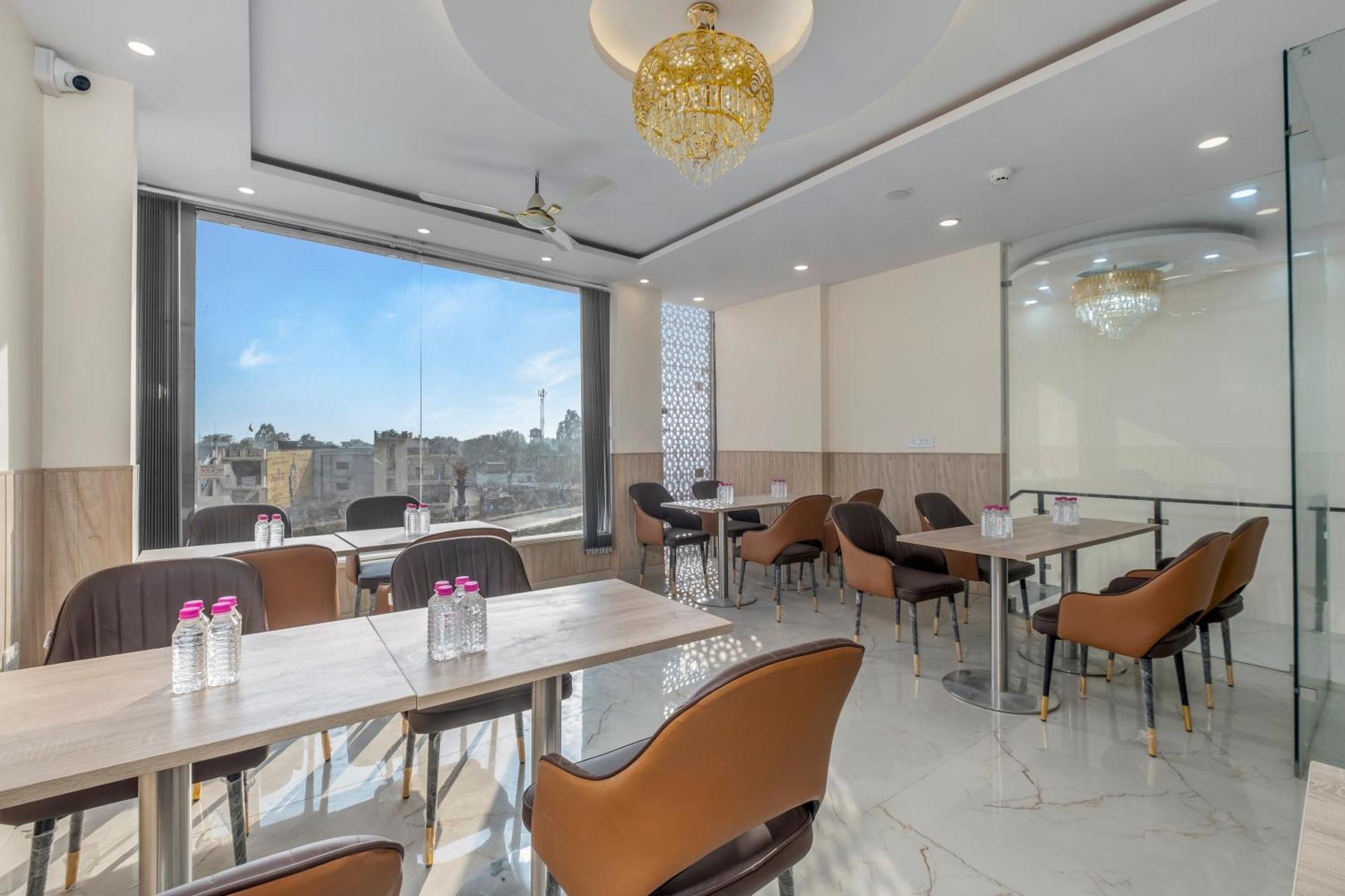 Hotel Sudarshan Ayodhya ภายนอก รูปภาพ