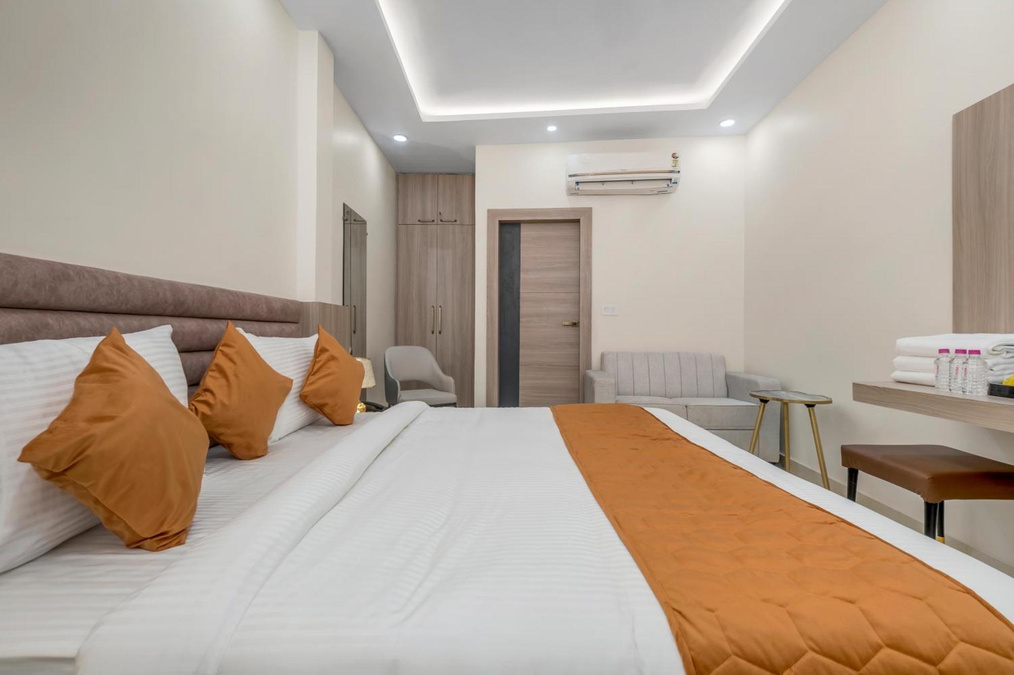 Hotel Sudarshan Ayodhya ภายนอก รูปภาพ