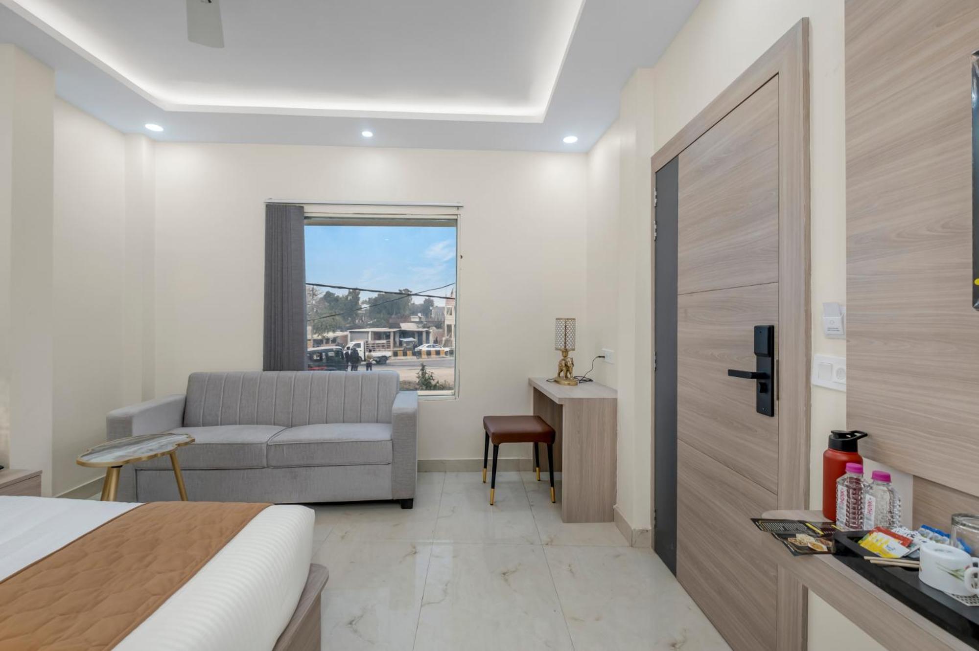 Hotel Sudarshan Ayodhya ภายนอก รูปภาพ