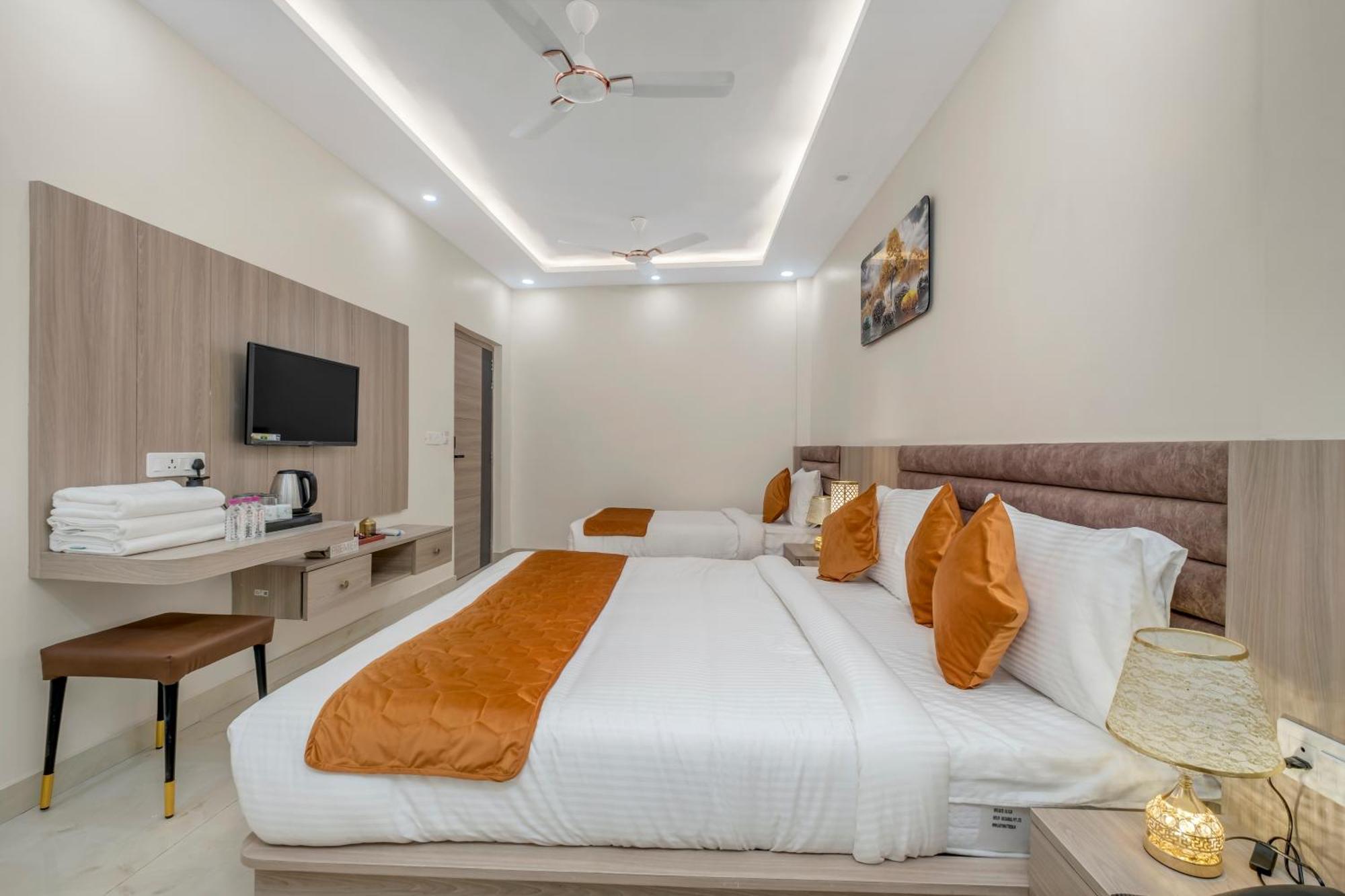 Hotel Sudarshan Ayodhya ภายนอก รูปภาพ