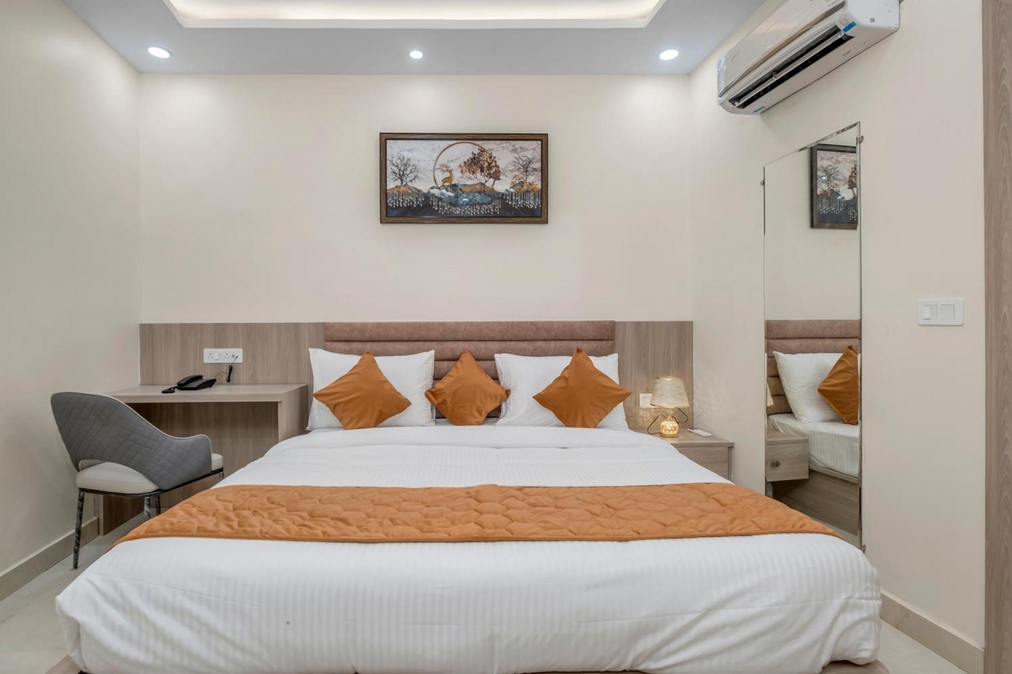 Hotel Sudarshan Ayodhya ภายนอก รูปภาพ