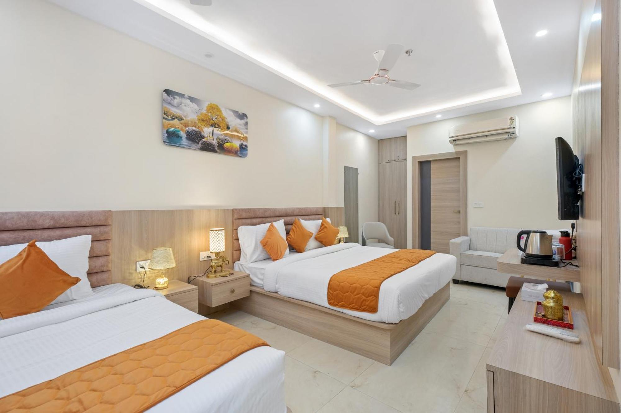 Hotel Sudarshan Ayodhya ภายนอก รูปภาพ