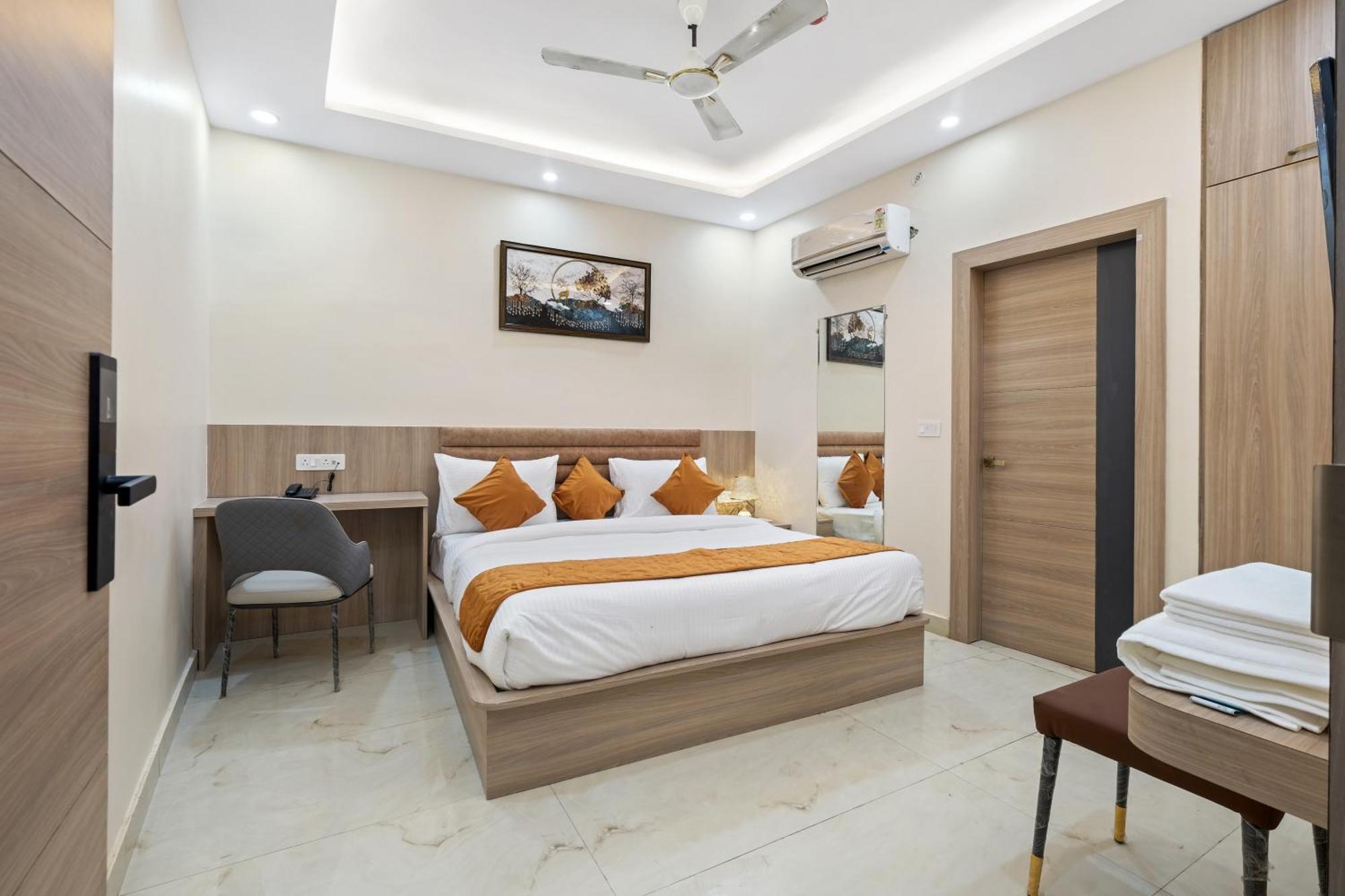 Hotel Sudarshan Ayodhya ภายนอก รูปภาพ