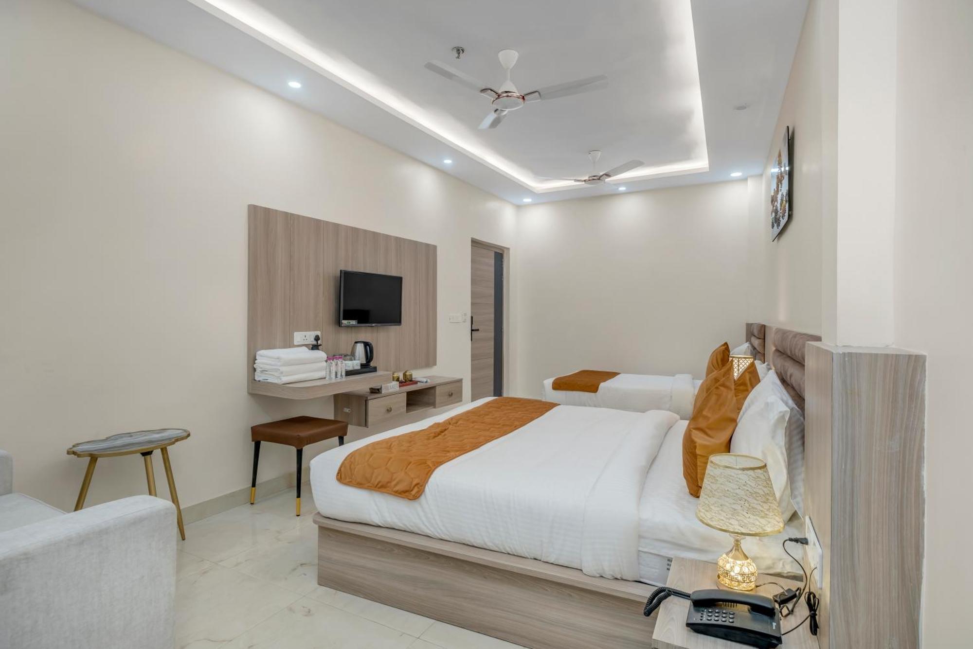 Hotel Sudarshan Ayodhya ภายนอก รูปภาพ
