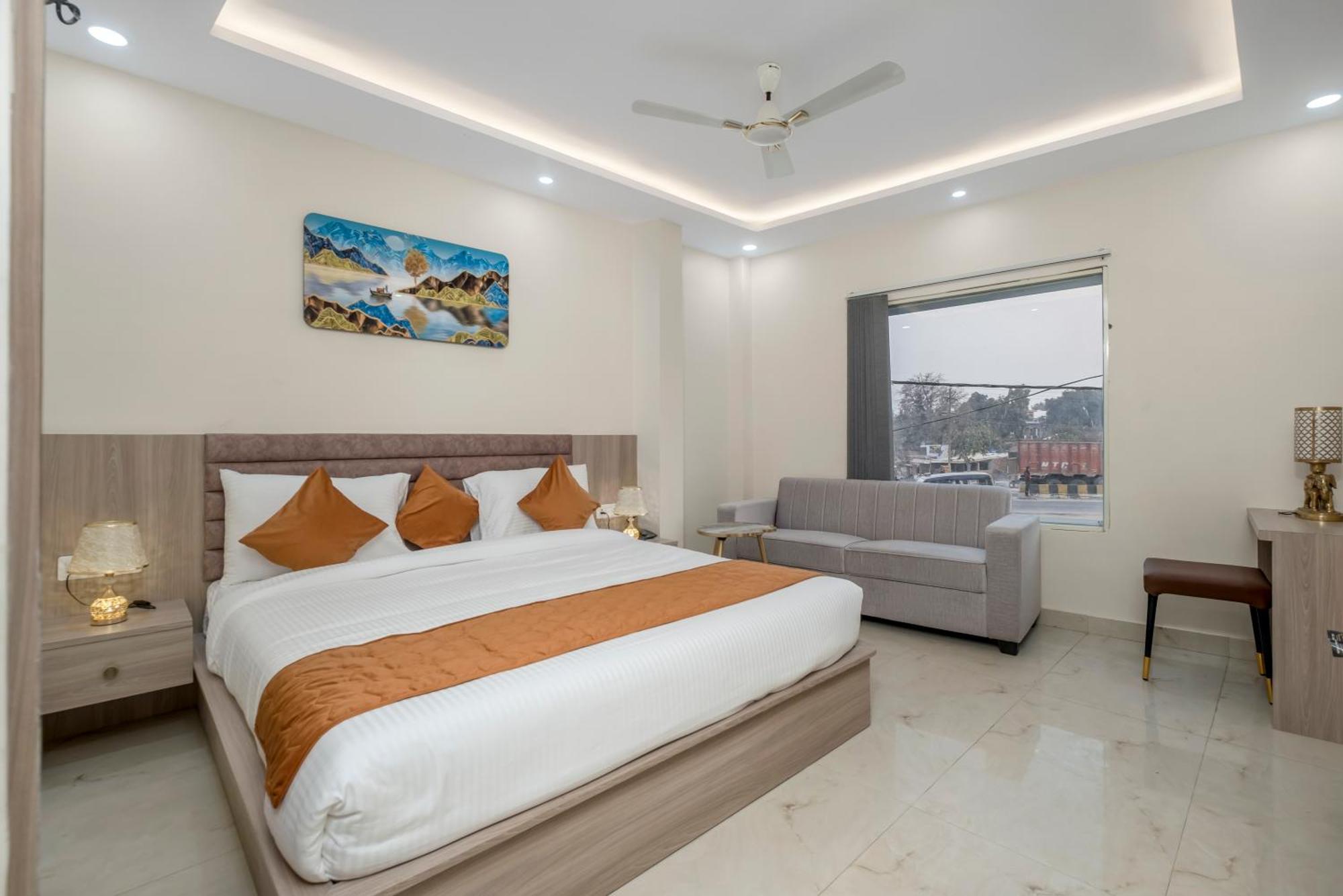Hotel Sudarshan Ayodhya ภายนอก รูปภาพ